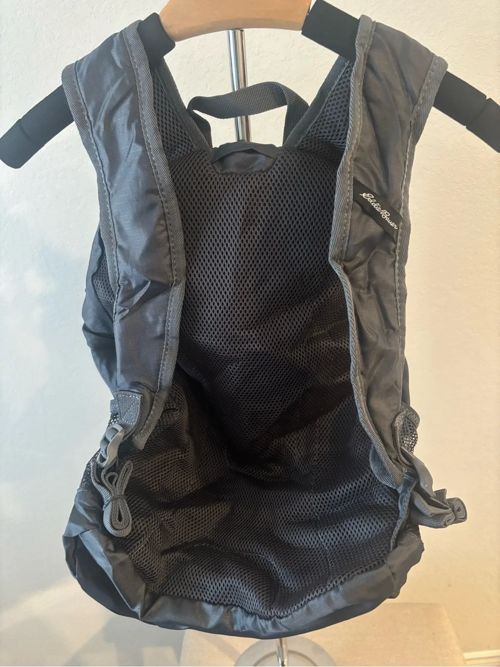 NWT Eddie Bauer Stowaway Packable Daypack 30L Dark Smoke Travel Hiking Backpack
